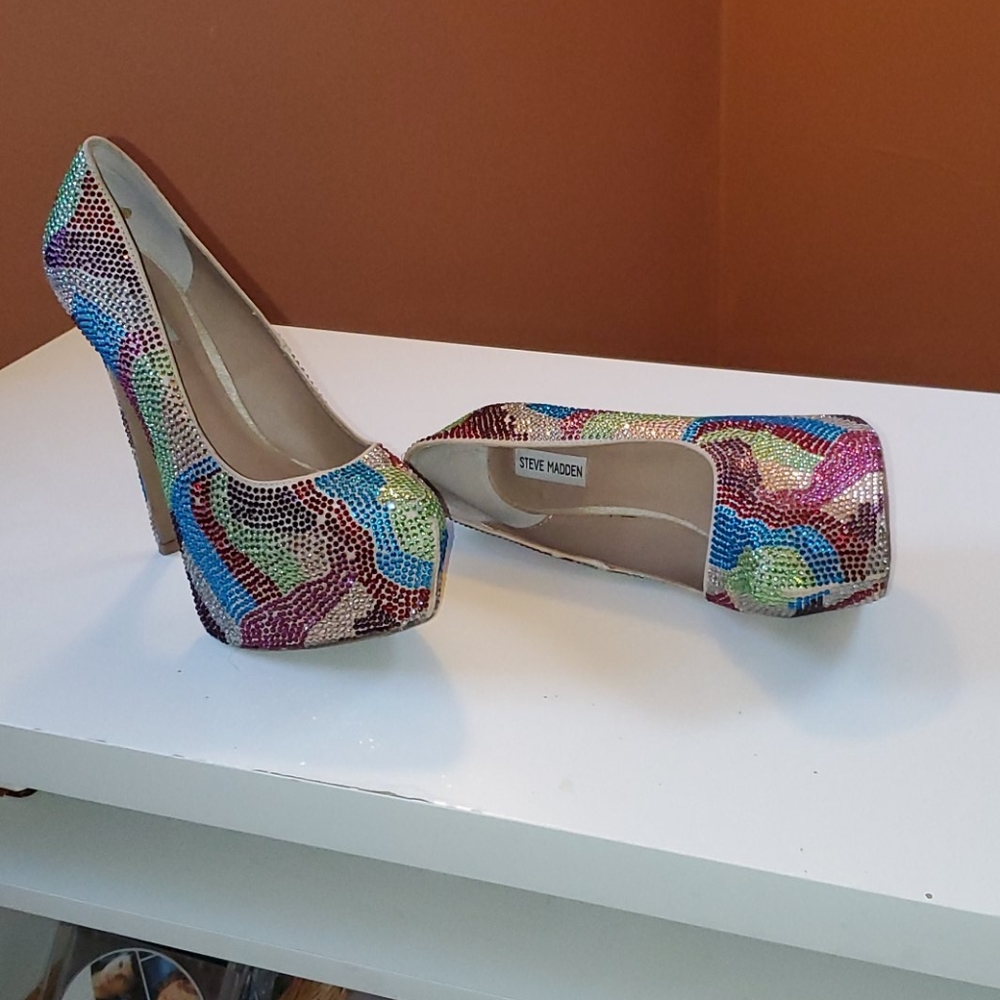 Steve Madden multicolor stylish heels